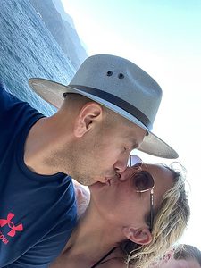 Romantic instagram quotes for kissing couple