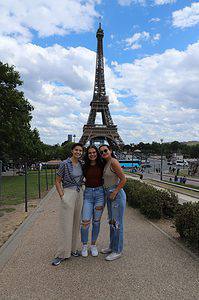 Picnic and take pictures at Trocadero