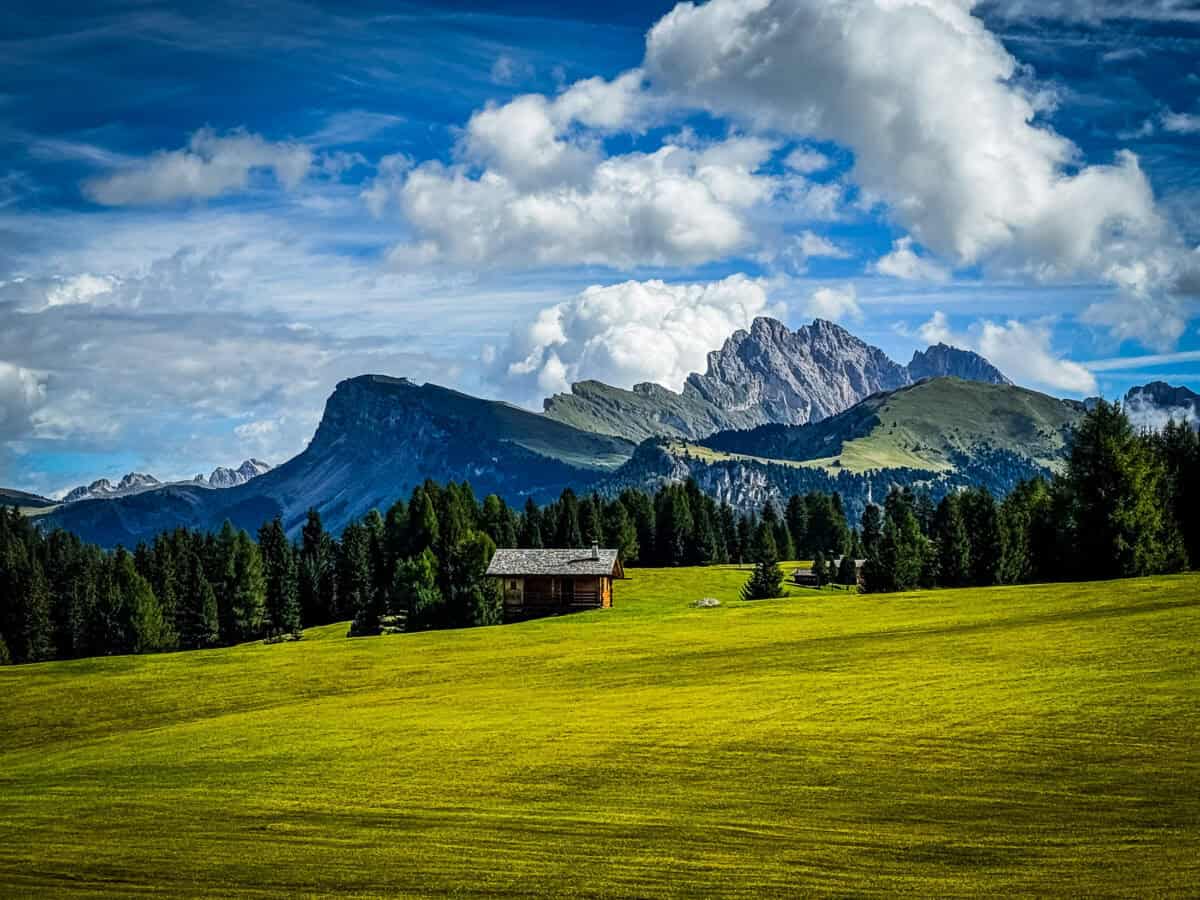 20260822 besthikesinthedolomites 2013 Fermeda Towers and the back side of the Seceda ridgeline rise above the Alpe di Siusi meadow, seen looking north toward Val Gardena and Val di Funes.