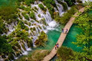 Cascading waterfalls and turquoise lakes at Plitvice Lakes National Park—one of the most breathtaking stops when planning a trip to Croatia.